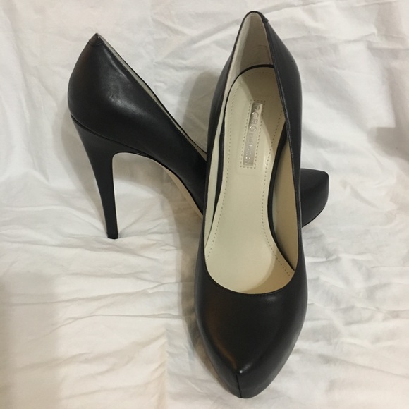 Classy Leather Pump - Picture 1 of 1